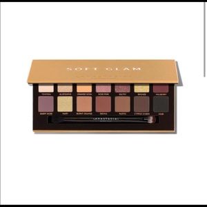 "SOFT GLAM" By Anastasia